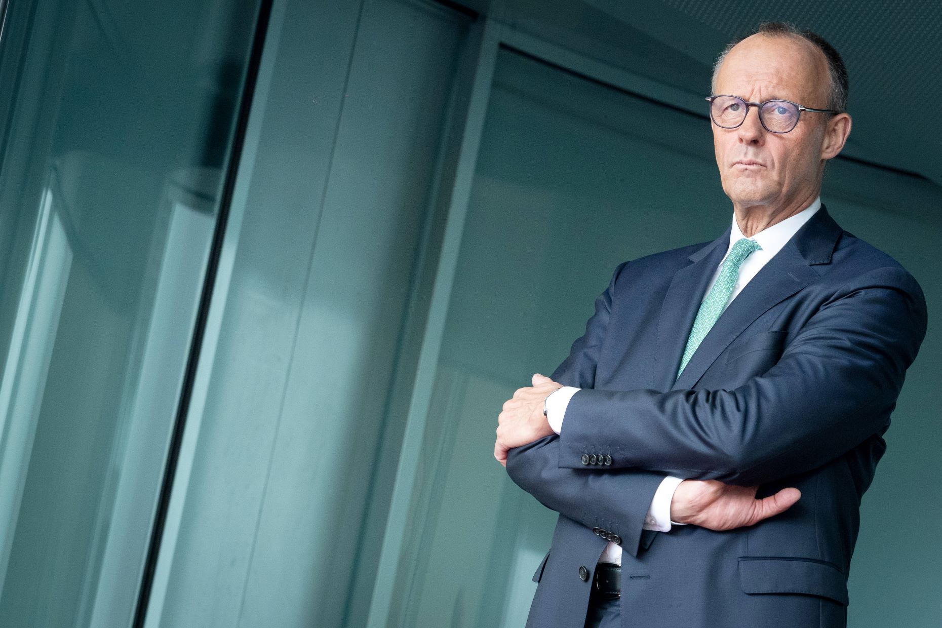 Mehr über den Artikel erfahren Vor Generalversammlung der DFL: Bundeskanzler Merz macht sich für 50+1 stark