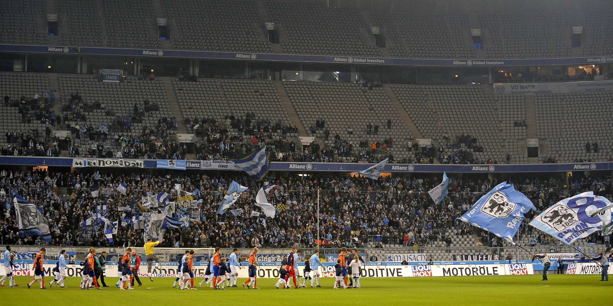 Mehr über den Artikel erfahren Letzter Sieg gegen Hansa Rostock vor 15 Jahren mit 16.800 Zuschauern