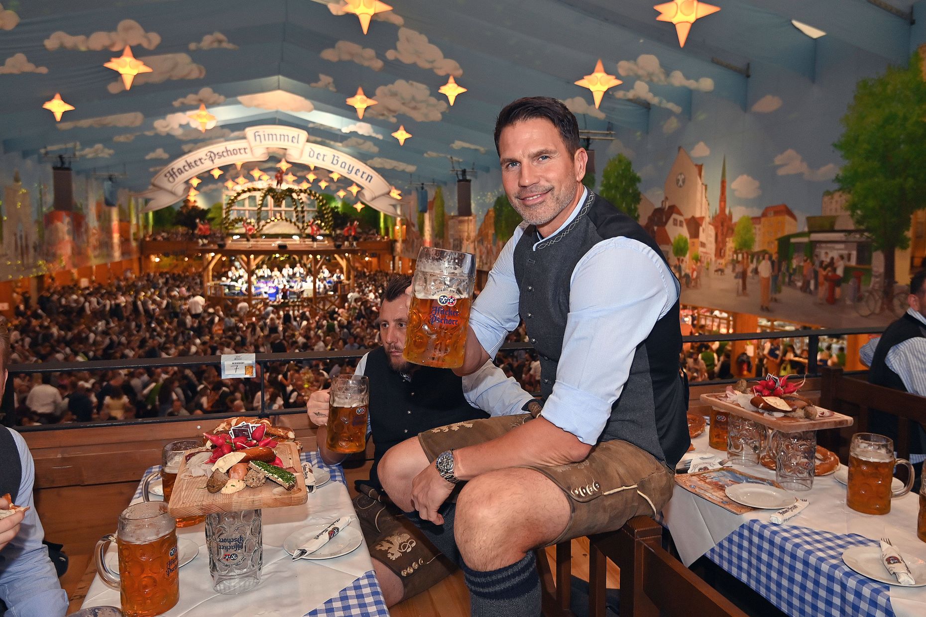 Mehr über den Artikel erfahren Löwen besuchen die Wiesn