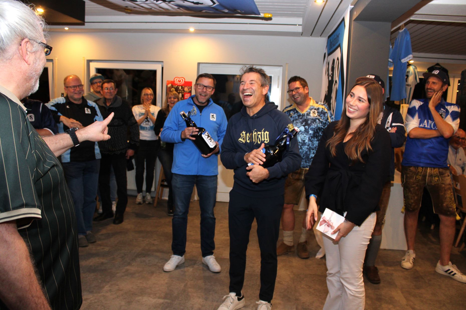 Du betrachtest gerade Holzländer Löwen-Fanclub feiert mit 1860-Präsidenten Mang und Vize Dierl 30-jähriges Jubiläum