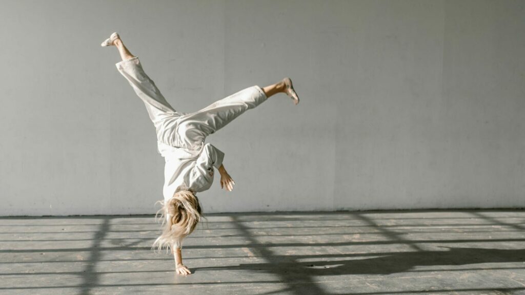 Capoeira: Kampfkunst mit Musik - die 14 wichtigsten Formen 1 Akrobatik und Fitness werden im Training erworben.