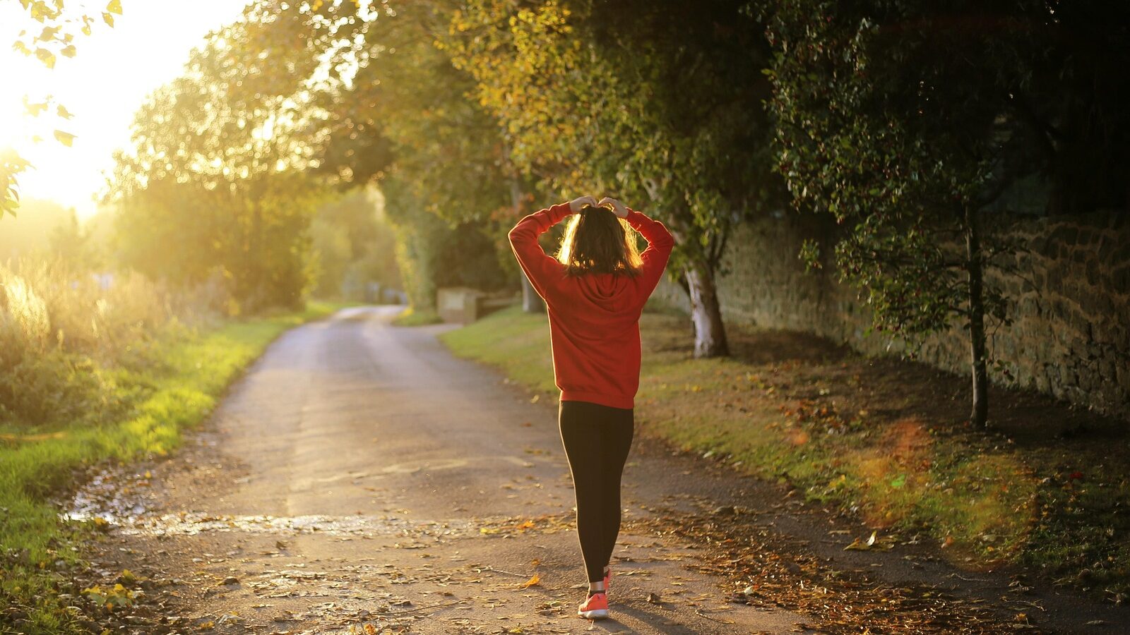Laufschuhe kaufen - praktische Kaufberatung und Tipps 3 Wandern oder längere Spaziergänge sind eine gute Alternative zum Joggen.