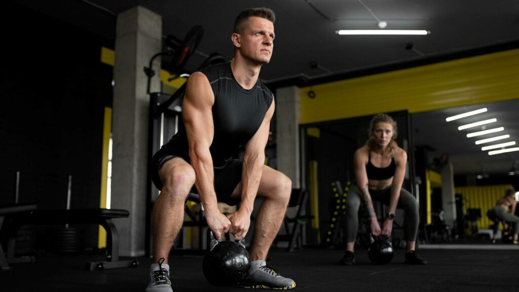 Home-Gym oder Fitnessstudio: Was ist effektiver? 4 Im Fitnessstudio hast du eine große Auswahl an Equipment.
